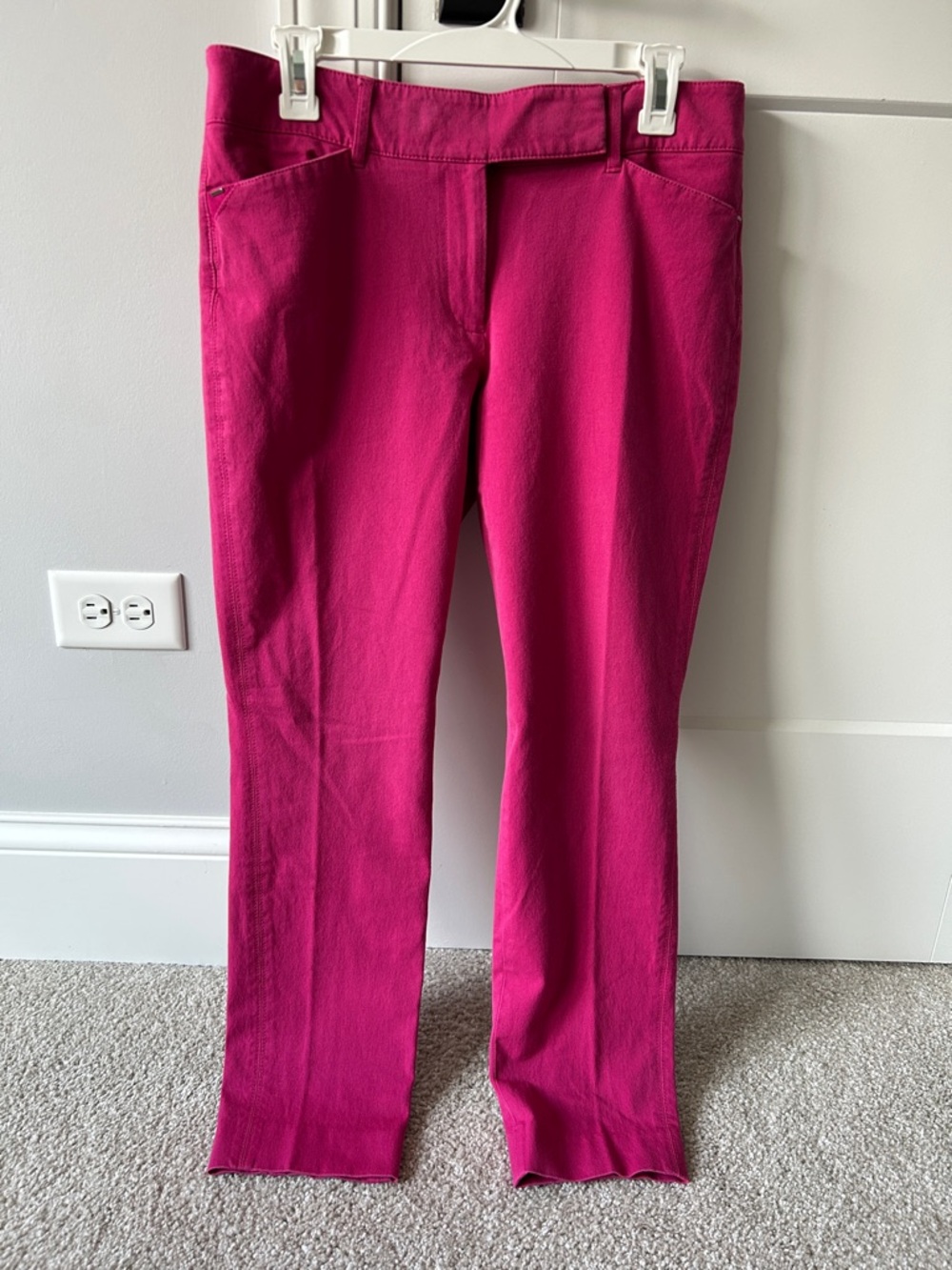 LIKE NEW White House Black Market Bright Fuchsia Straight-Leg Ankle Pants